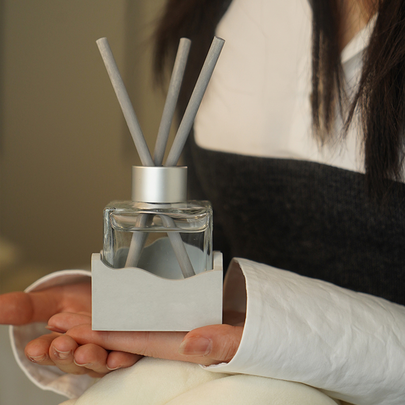 how does reed diffuser work